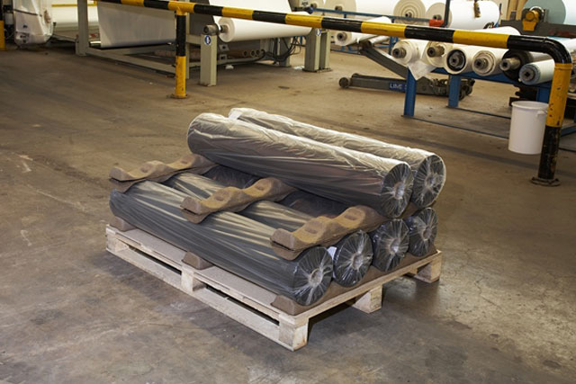 Place required number of Stakkers, or half Stakkers, flat side down on the pallet.